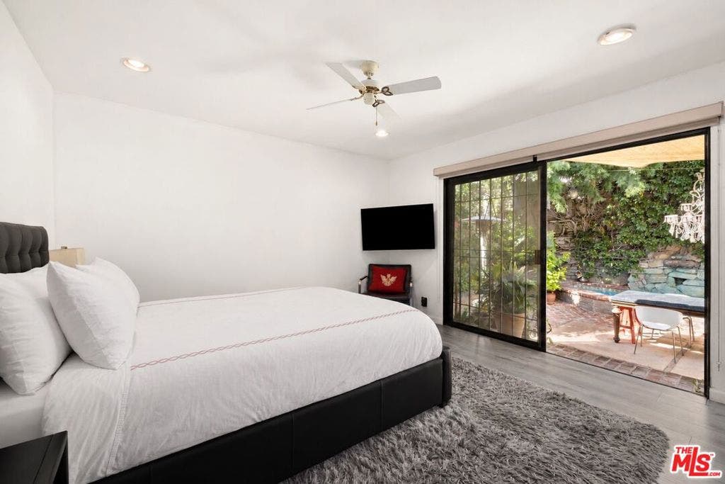 8941 Rosewood Avenue, Los Angeles, CA 90048