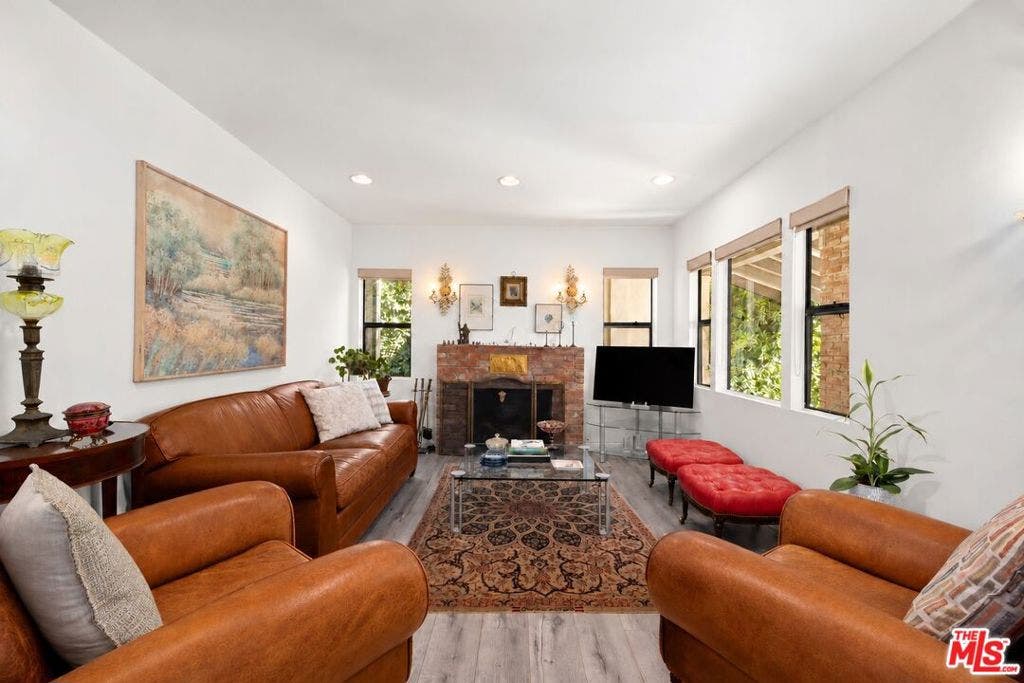 8941 Rosewood Avenue, Los Angeles, CA 90048