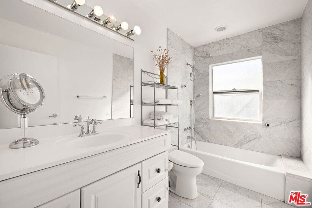 8941 Rosewood Avenue, Los Angeles, CA 90048