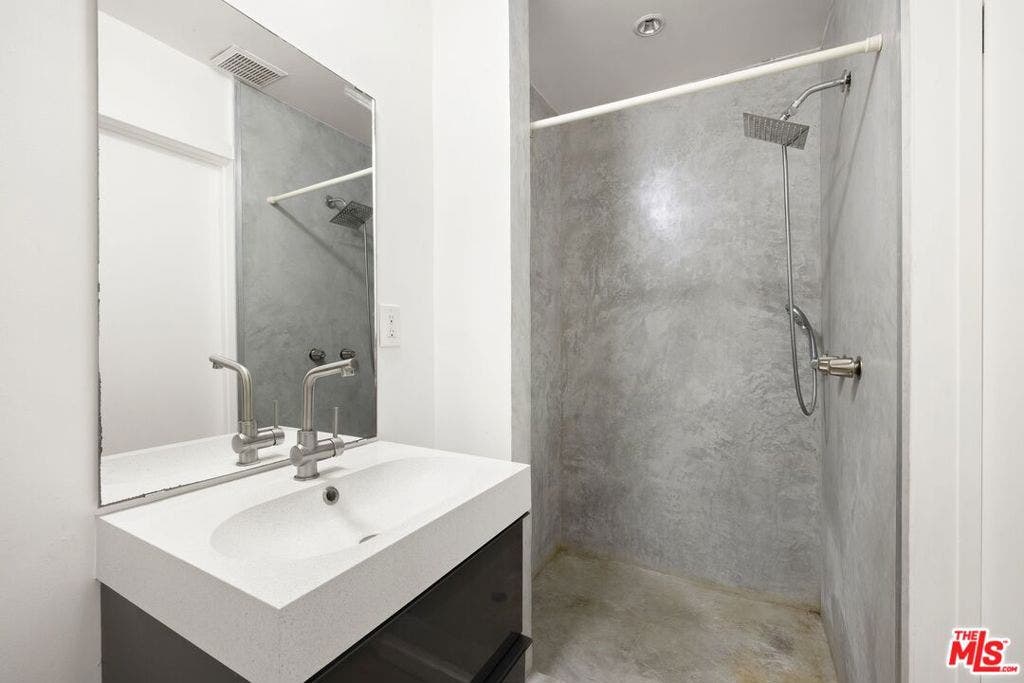 8941 Rosewood Avenue, Los Angeles, CA 90048