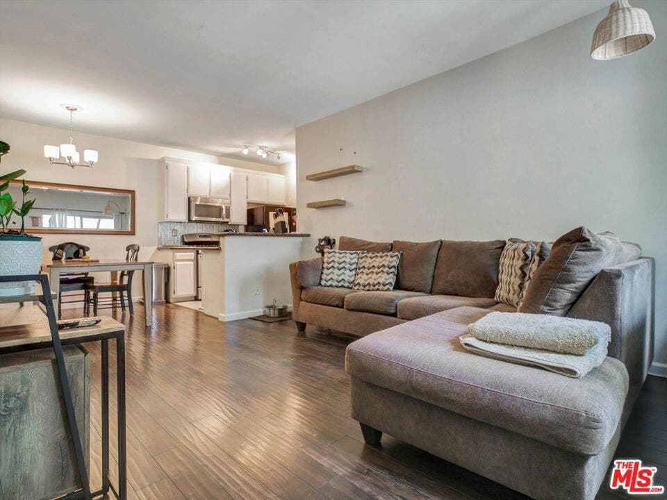 110 Maegan Place, #2, Thousand Oaks, CA 91362 110 Maegan Place, #2, Thousand Oaks, CA 91362