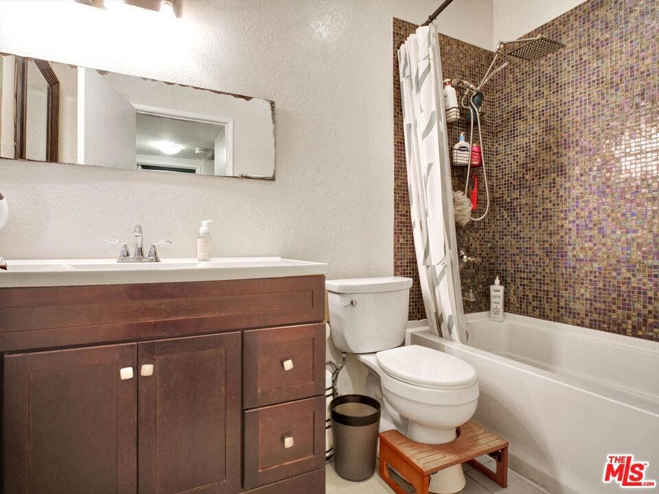 110 Maegan Place, #2, Thousand Oaks, CA 91362 110 Maegan Place, #2, Thousand Oaks, CA 91362