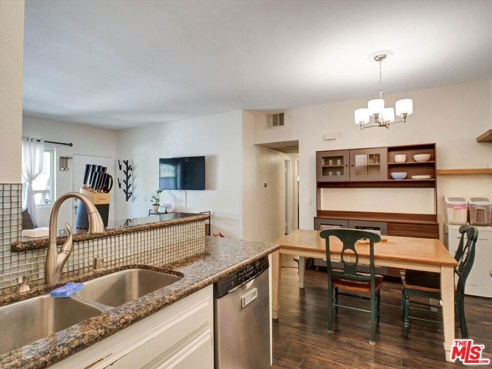 110 Maegan Place, #2, Thousand Oaks, CA 91362 110 Maegan Place, #2, Thousand Oaks, CA 91362