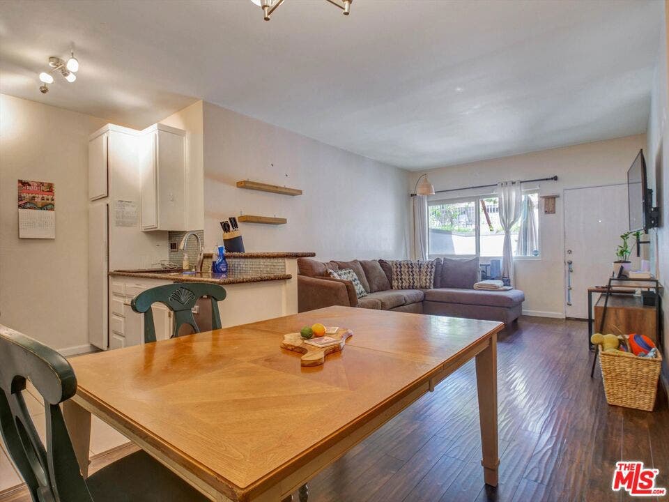 110 Maegan Place, #2, Thousand Oaks, CA 91362 110 Maegan Place, #2, Thousand Oaks, CA 91362
