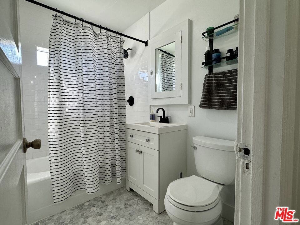 4602 6th Avenue, Los Angeles, CA 90043 4602 6th Avenue, Los Angeles, CA 90043