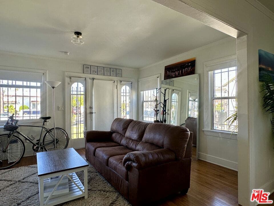 4602 6th Avenue, Los Angeles, CA 90043 4602 6th Avenue, Los Angeles, CA 90043