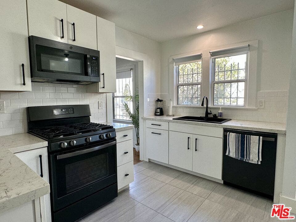 4602 6th Avenue, Los Angeles, CA 90043 4602 6th Avenue, Los Angeles, CA 90043