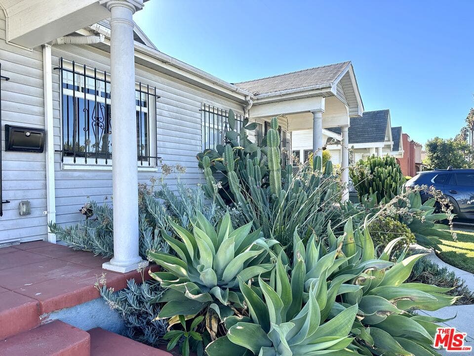 4602 6th Avenue, Los Angeles, CA 90043 4602 6th Avenue, Los Angeles, CA 90043