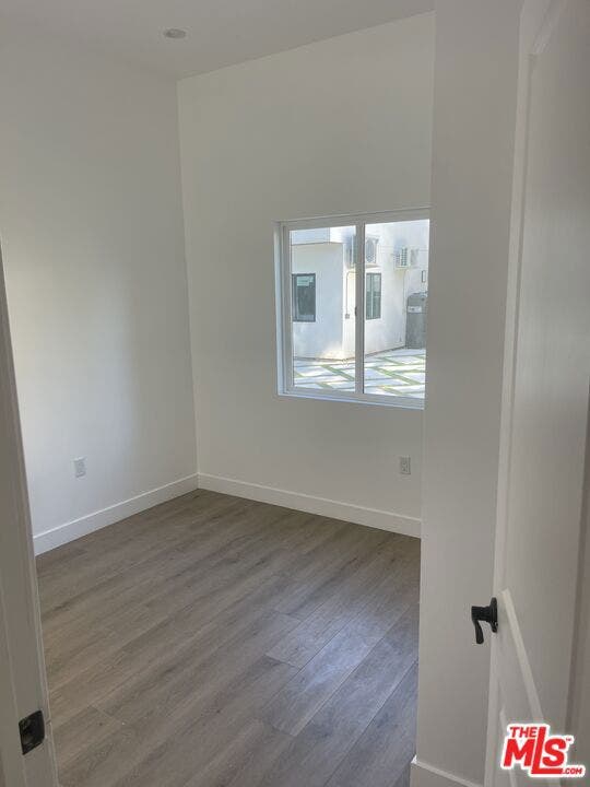 22960 Ostronic Drive, Los Angeles, CA 91367 22960 Ostronic Drive, Los Angeles, CA 91367