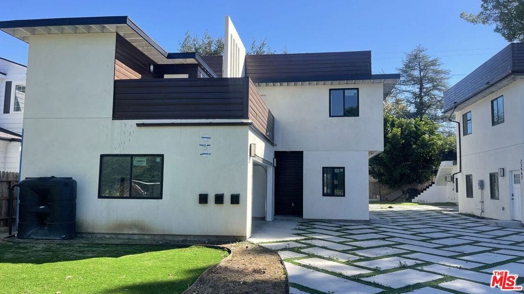 22960 Ostronic Drive, Los Angeles, CA 91367 22960 Ostronic Drive, Los Angeles, CA 91367