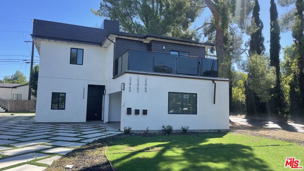 22960 Ostronic Drive, Los Angeles, CA 91367 22960 Ostronic Drive, Los Angeles, CA 91367