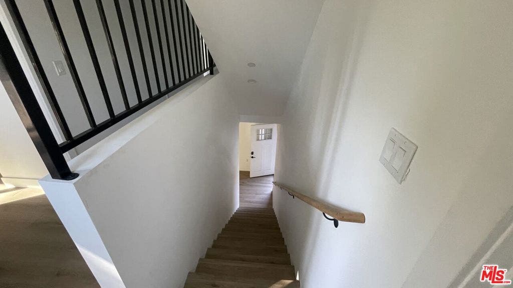 22960 Ostronic Drive, Los Angeles, CA 91367 22960 Ostronic Drive, Los Angeles, CA 91367