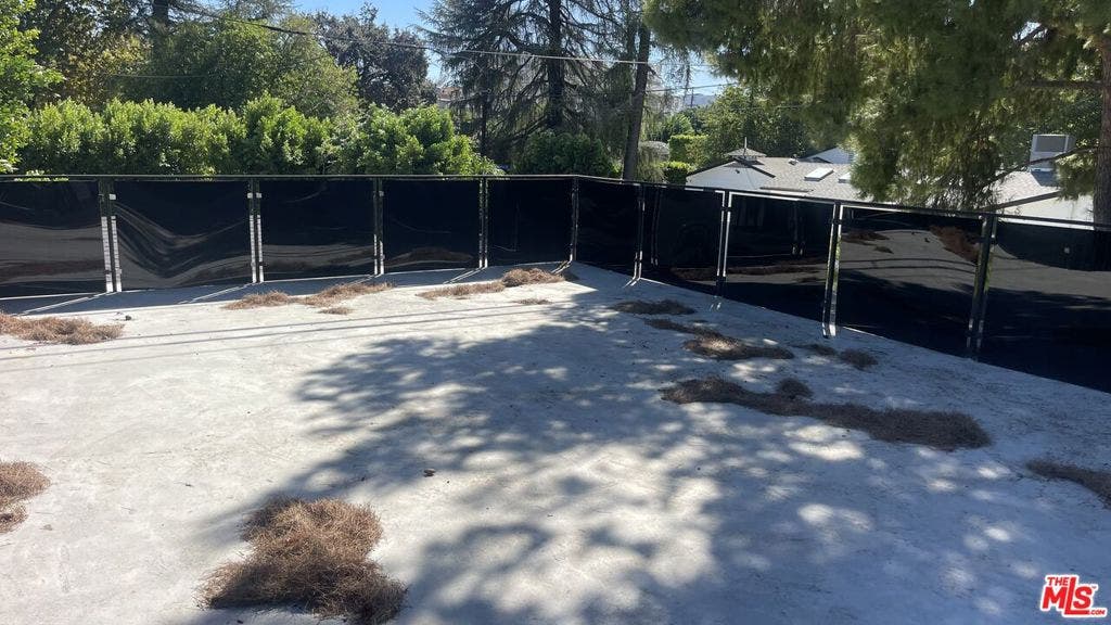 22960 Ostronic Drive, Los Angeles, CA 91367 22960 Ostronic Drive, Los Angeles, CA 91367