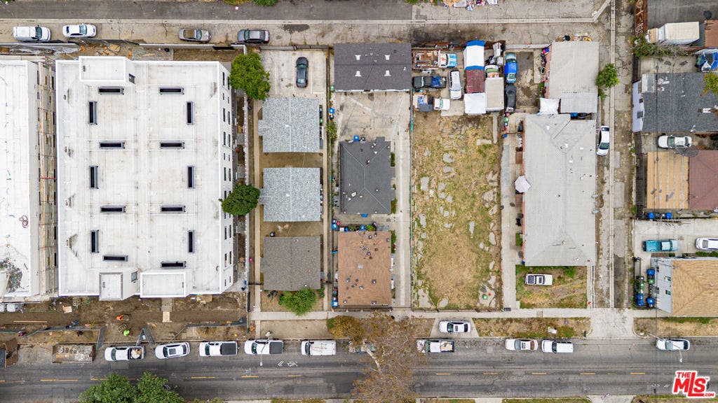 620 E 79th Street, Los Angeles, CA 90001 620 E 79th Street, Los Angeles, CA 90001