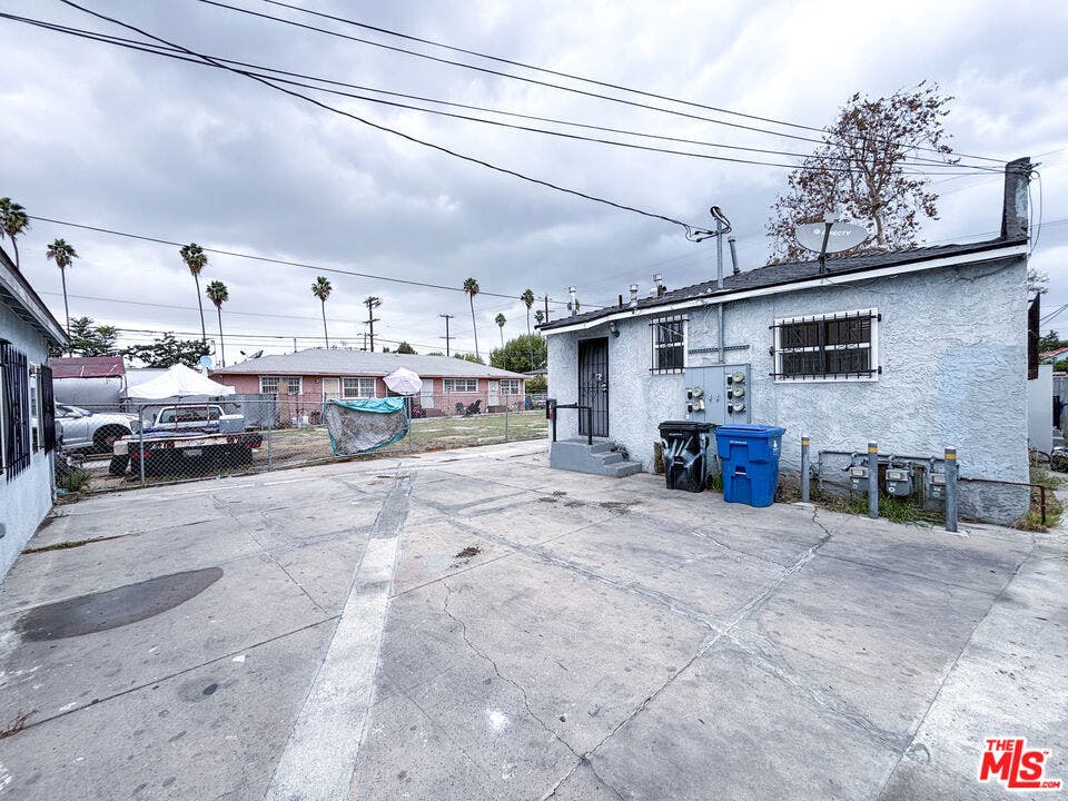 620 E 79th Street, Los Angeles, CA 90001 620 E 79th Street, Los Angeles, CA 90001