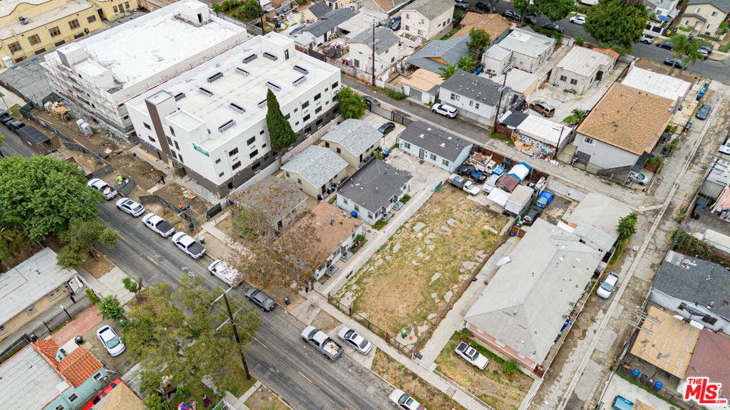 620 E 79th Street, Los Angeles, CA 90001 620 E 79th Street, Los Angeles, CA 90001