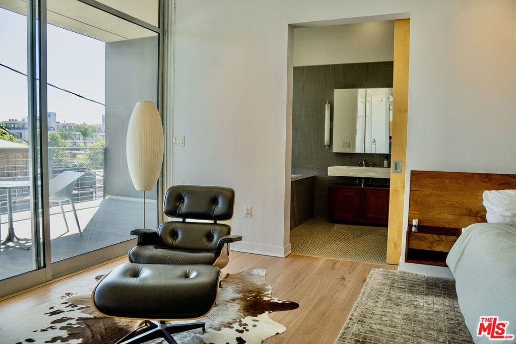 4080 Glencoe Avenue, #318, Marina Del Rey, CA 90292 Master bathroom entrance