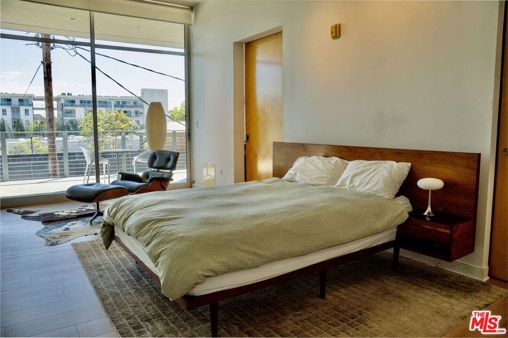 4080 Glencoe Avenue, #318, Marina Del Rey, CA 90292 Master bedroom
