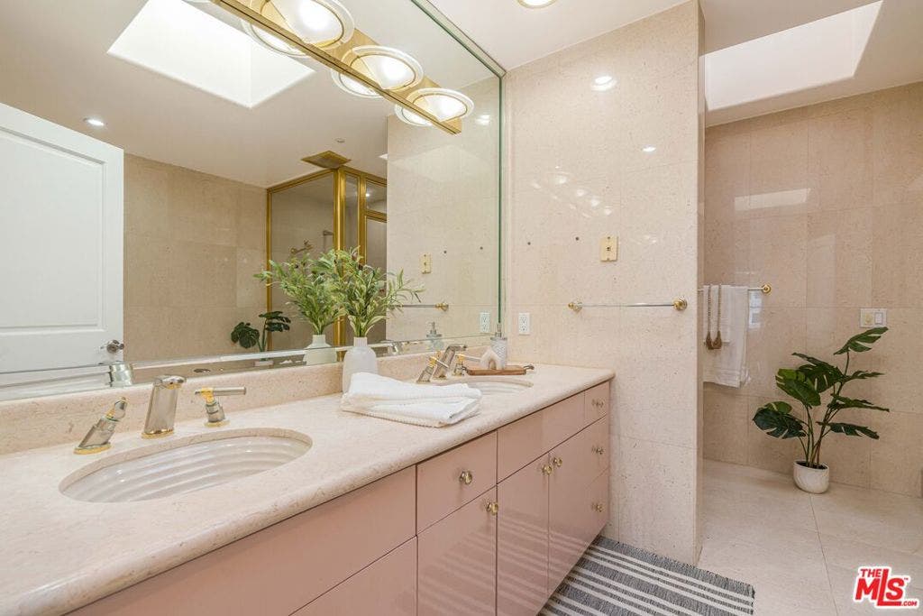 1645 Malcolm Avenue, #302, Los Angeles, CA 90024 1645 Malcolm Avenue, #302, Los Angeles, CA 90024