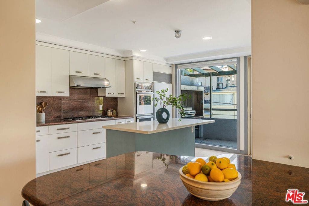 1645 Malcolm Avenue, #302, Los Angeles, CA 90024 1645 Malcolm Avenue, #302, Los Angeles, CA 90024