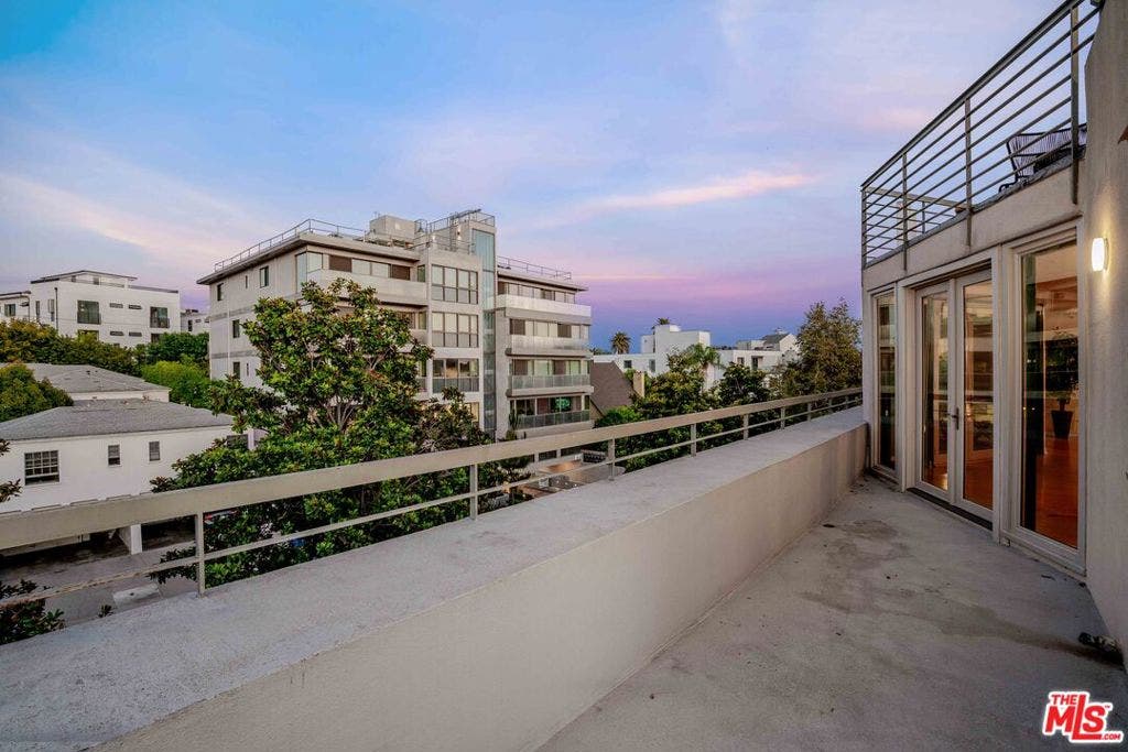 1645 Malcolm Avenue, #302, Los Angeles, CA 90024 1645 Malcolm Avenue, #302, Los Angeles, CA 90024
