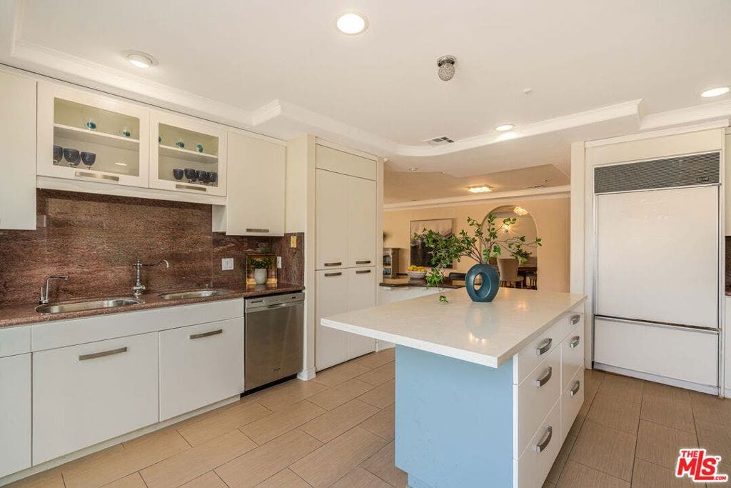 1645 Malcolm Avenue, #302, Los Angeles, CA 90024 1645 Malcolm Avenue, #302, Los Angeles, CA 90024