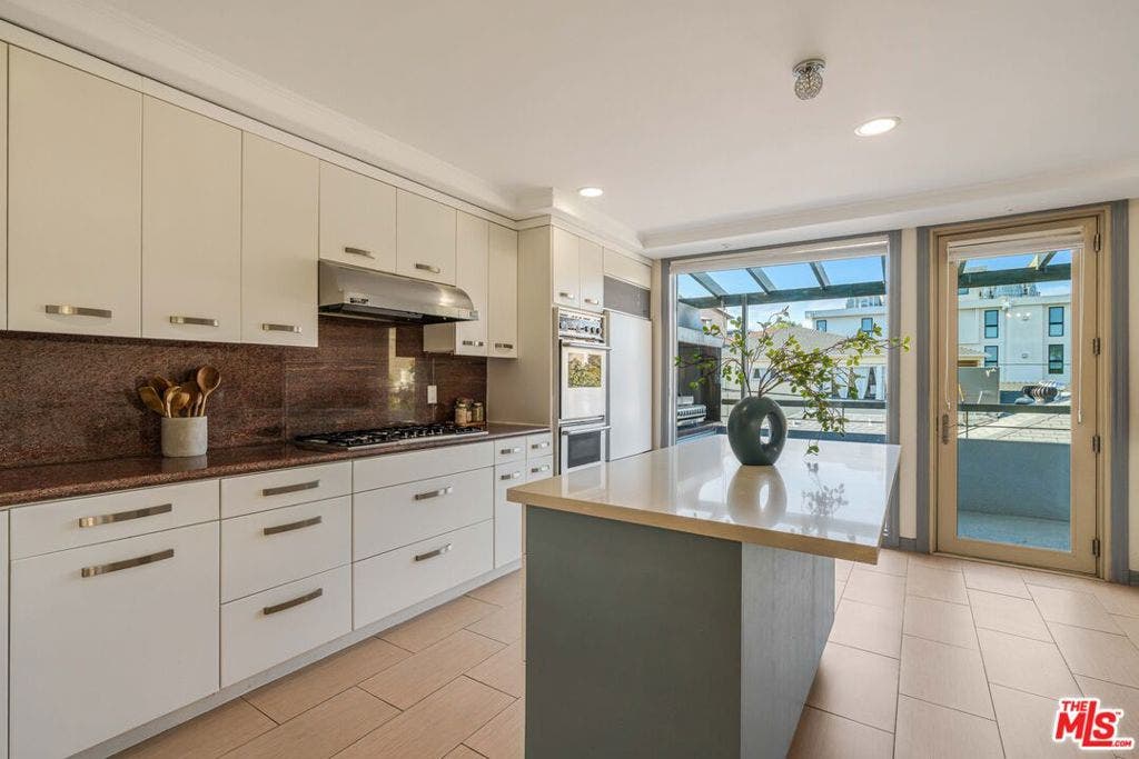1645 Malcolm Avenue, #302, Los Angeles, CA 90024 1645 Malcolm Avenue, #302, Los Angeles, CA 90024