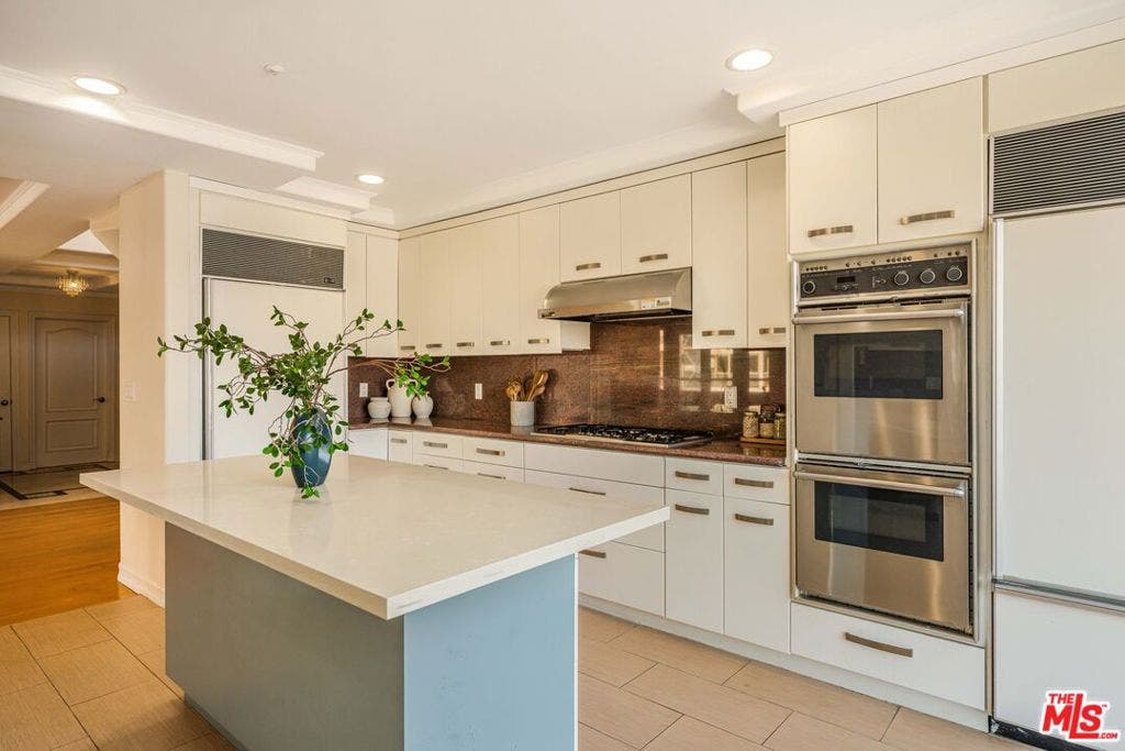 1645 Malcolm Avenue, #302, Los Angeles, CA 90024 1645 Malcolm Avenue, #302, Los Angeles, CA 90024