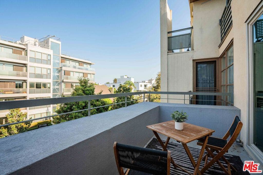 1645 Malcolm Avenue, #302, Los Angeles, CA 90024 1645 Malcolm Avenue, #302, Los Angeles, CA 90024