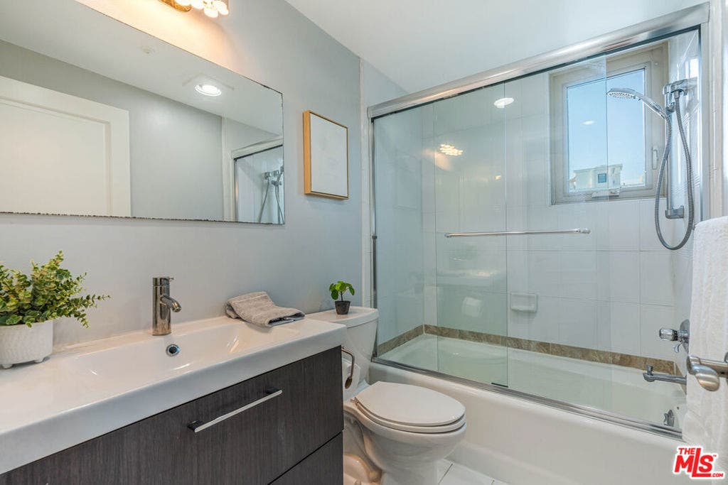1645 Malcolm Avenue, #302, Los Angeles, CA 90024 1645 Malcolm Avenue, #302, Los Angeles, CA 90024