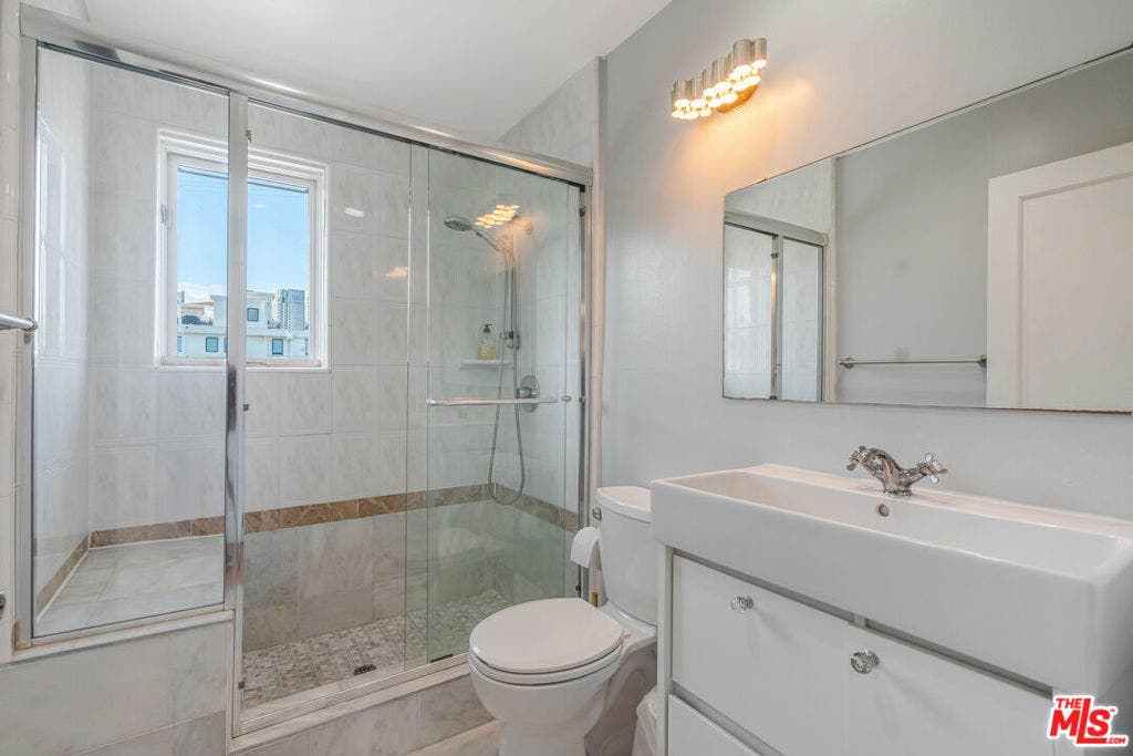 1645 Malcolm Avenue, #302, Los Angeles, CA 90024 1645 Malcolm Avenue, #302, Los Angeles, CA 90024