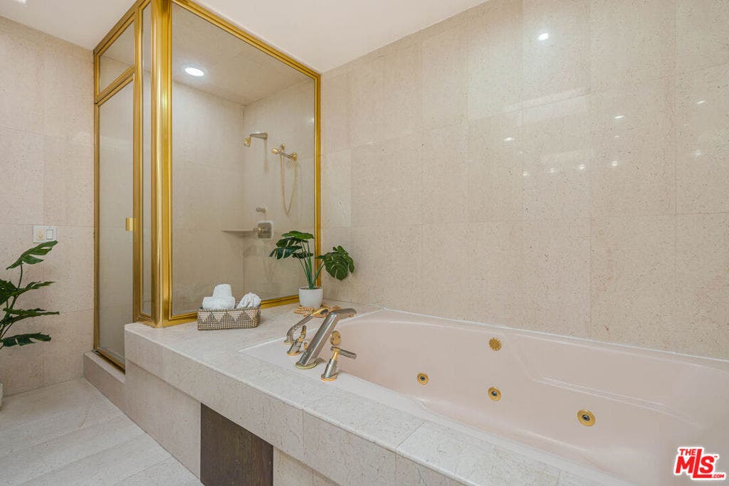 1645 Malcolm Avenue, #302, Los Angeles, CA 90024 1645 Malcolm Avenue, #302, Los Angeles, CA 90024
