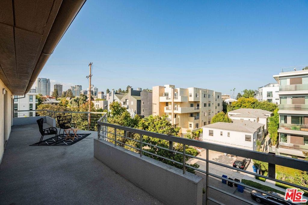 1645 Malcolm Avenue, #302, Los Angeles, CA 90024 1645 Malcolm Avenue, #302, Los Angeles, CA 90024