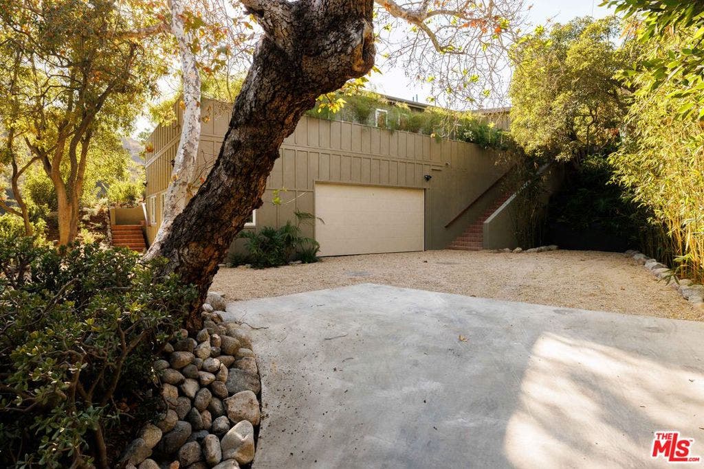 8141 Cornett Drive, Los Angeles, CA 90046 8141 Cornett Drive, Los Angeles, CA 90046
