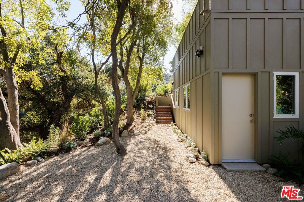 8141 Cornett Drive, Los Angeles, CA 90046 8141 Cornett Drive, Los Angeles, CA 90046