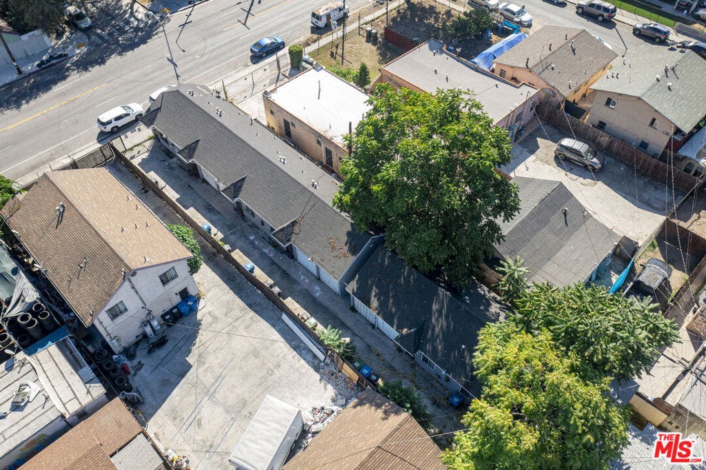 8441 S Main Street, Los Angeles, CA 90003 8441 S Main Street, Los Angeles, CA 90003