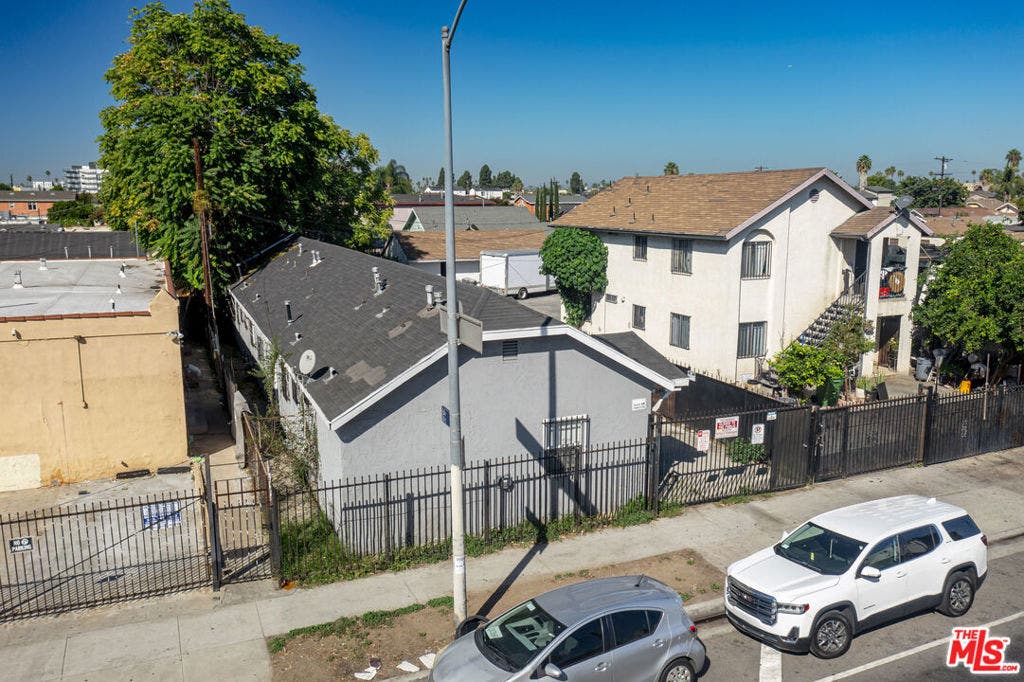 8441 S Main Street, Los Angeles, CA 90003 8441 S Main Street, Los Angeles, CA 90003