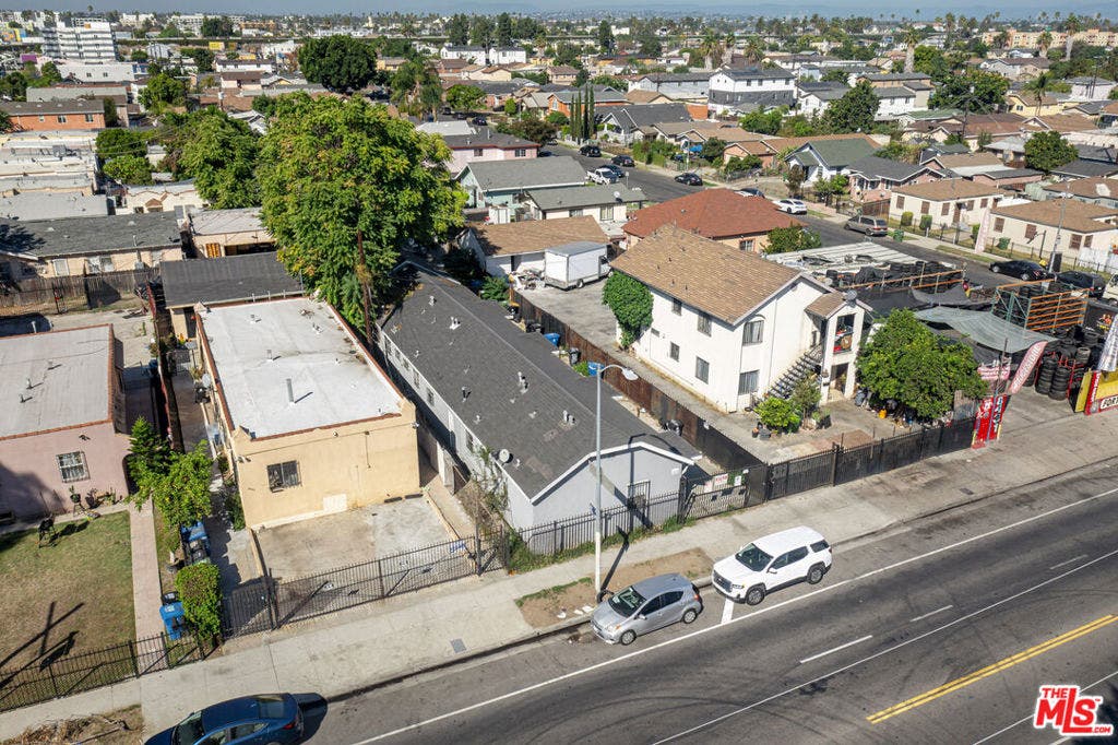 8441 S Main Street, Los Angeles, CA 90003 8441 S Main Street, Los Angeles, CA 90003
