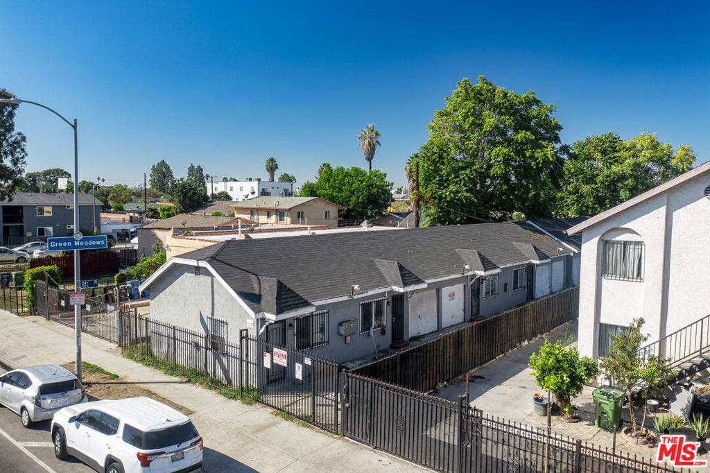 8441 S Main Street, Los Angeles, CA 90003 8441 S Main Street, Los Angeles, CA 90003