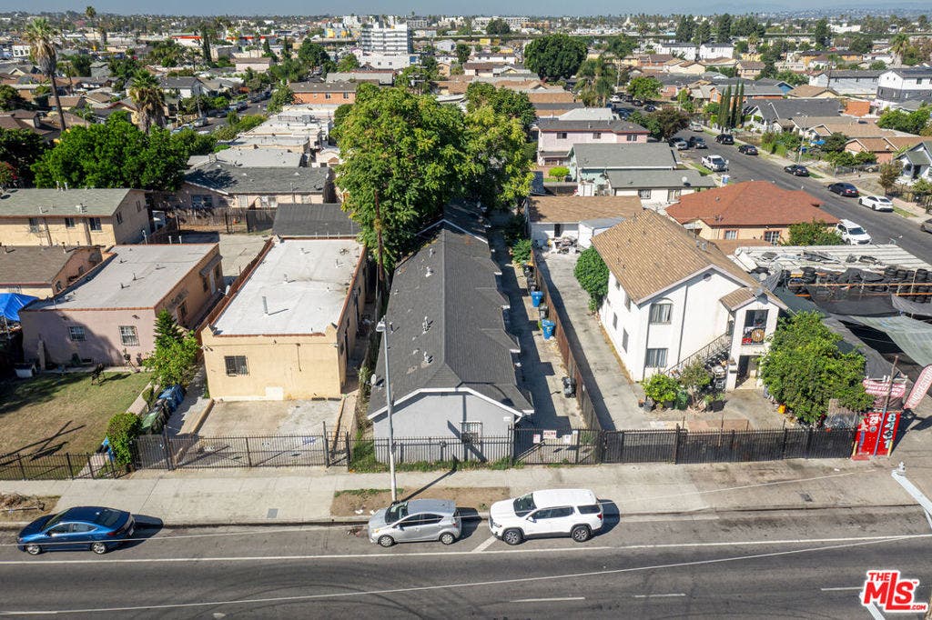 8441 S Main Street, Los Angeles, CA 90003 8441 S Main Street, Los Angeles, CA 90003