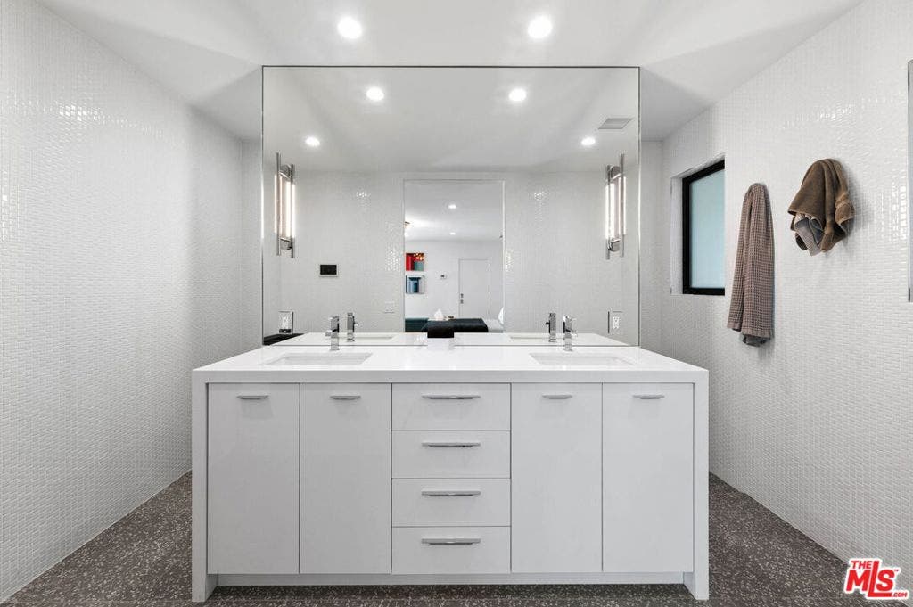 2304 S Toledo Avenue, Palm Springs, CA 92264 Primary Bath