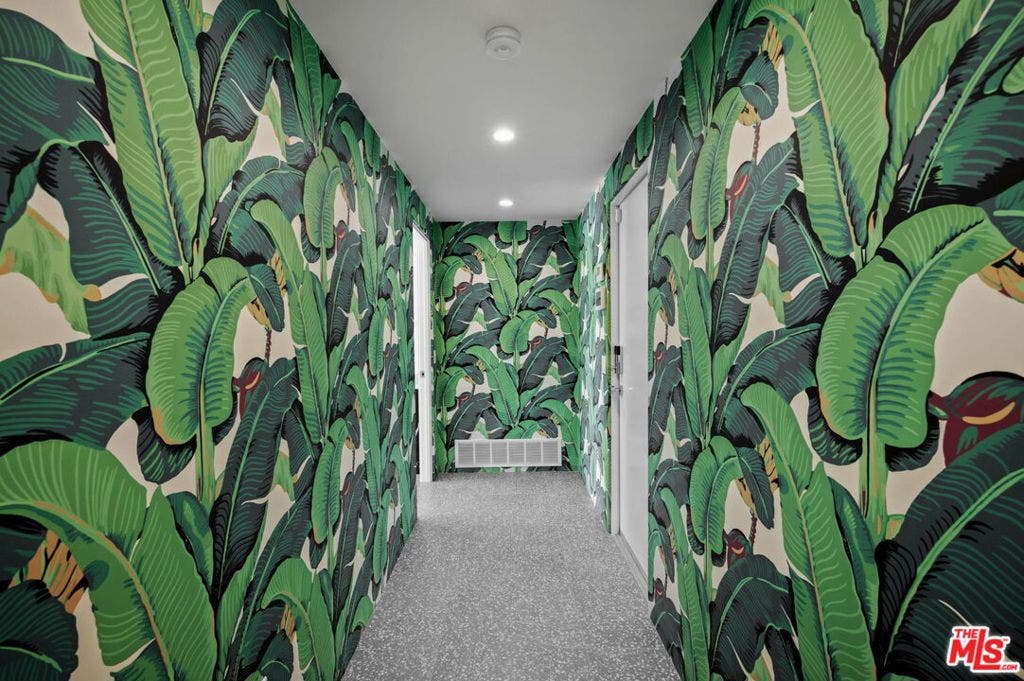 2304 S Toledo Avenue, Palm Springs, CA 92264 Service Hall