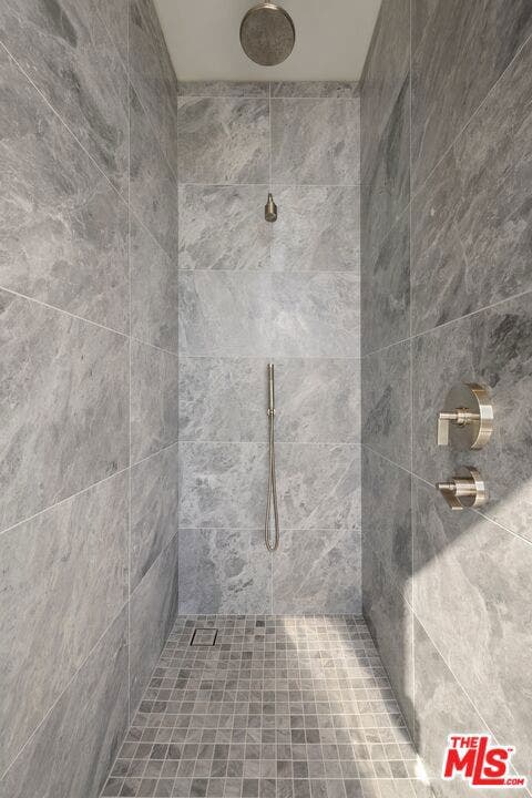 211 W Elm Court, #16B, Los Angeles, CA 90067 211 W Elm Court, #16B, Los Angeles, CA 90067