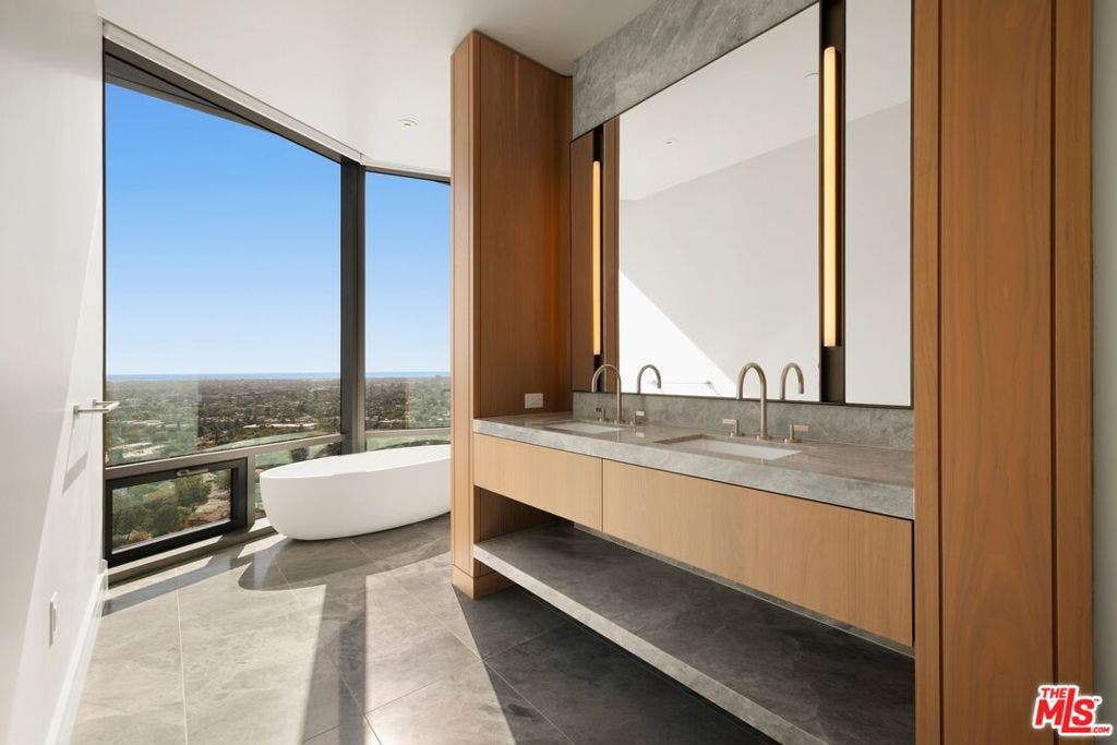 211 W Elm Court, #16B, Los Angeles, CA 90067 211 W Elm Court, #16B, Los Angeles, CA 90067