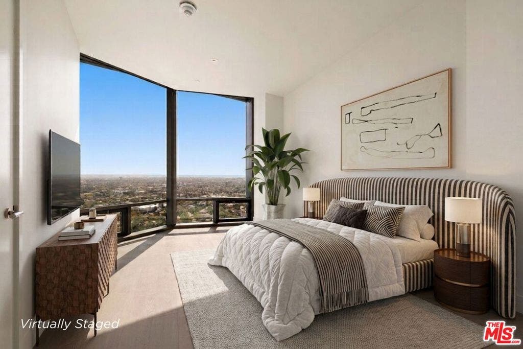 211 W Elm Court, #16B, Los Angeles, CA 90067 211 W Elm Court, #16B, Los Angeles, CA 90067