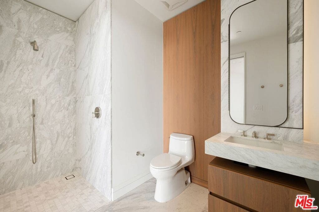 211 W Elm Court, #16B, Los Angeles, CA 90067 211 W Elm Court, #16B, Los Angeles, CA 90067
