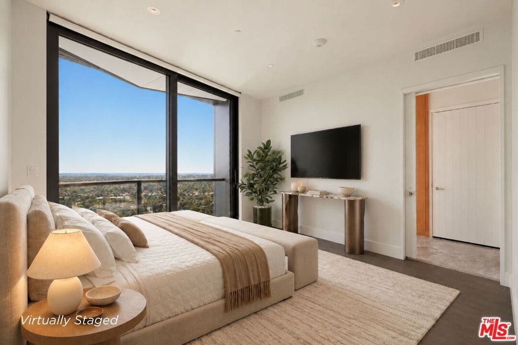 211 W Elm Court, #16B, Los Angeles, CA 90067 211 W Elm Court, #16B, Los Angeles, CA 90067