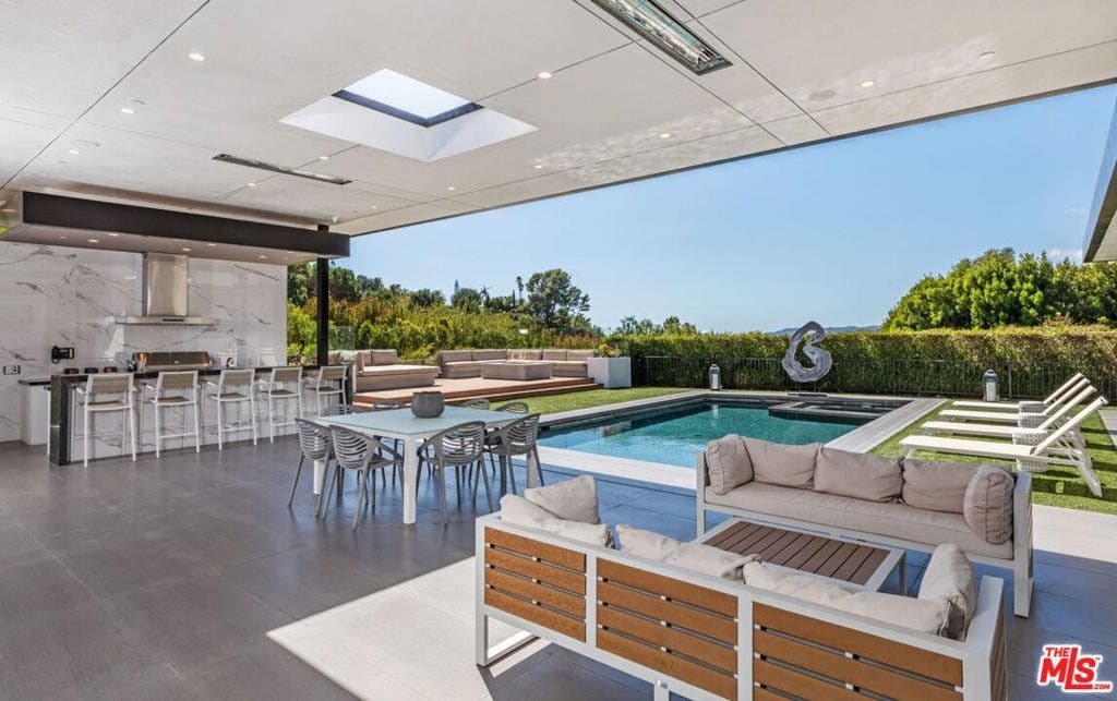 2002 LOMA VISTA Drive, Beverly Hills, CA 90210 2002 LOMA VISTA Drive, Beverly Hills, CA 90210