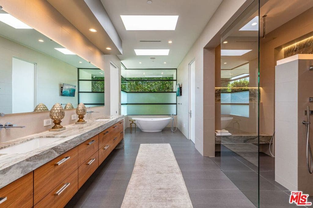 2002 LOMA VISTA Drive, Beverly Hills, CA 90210 2002 LOMA VISTA Drive, Beverly Hills, CA 90210