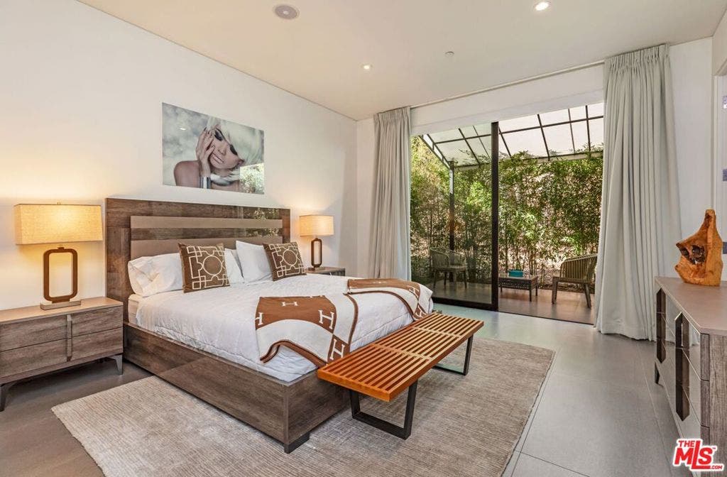 2002 LOMA VISTA Drive, Beverly Hills, CA 90210 2002 LOMA VISTA Drive, Beverly Hills, CA 90210